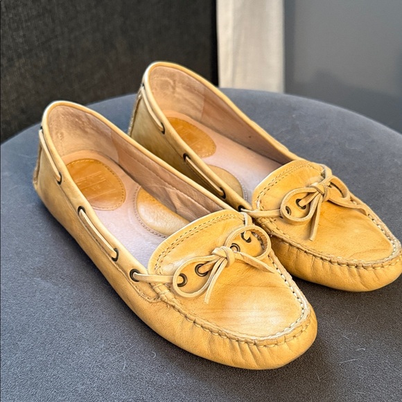 Frye Shoes - Frye Reagan Campus Driver Banana Womens 7M Leather Moccasin Loafers